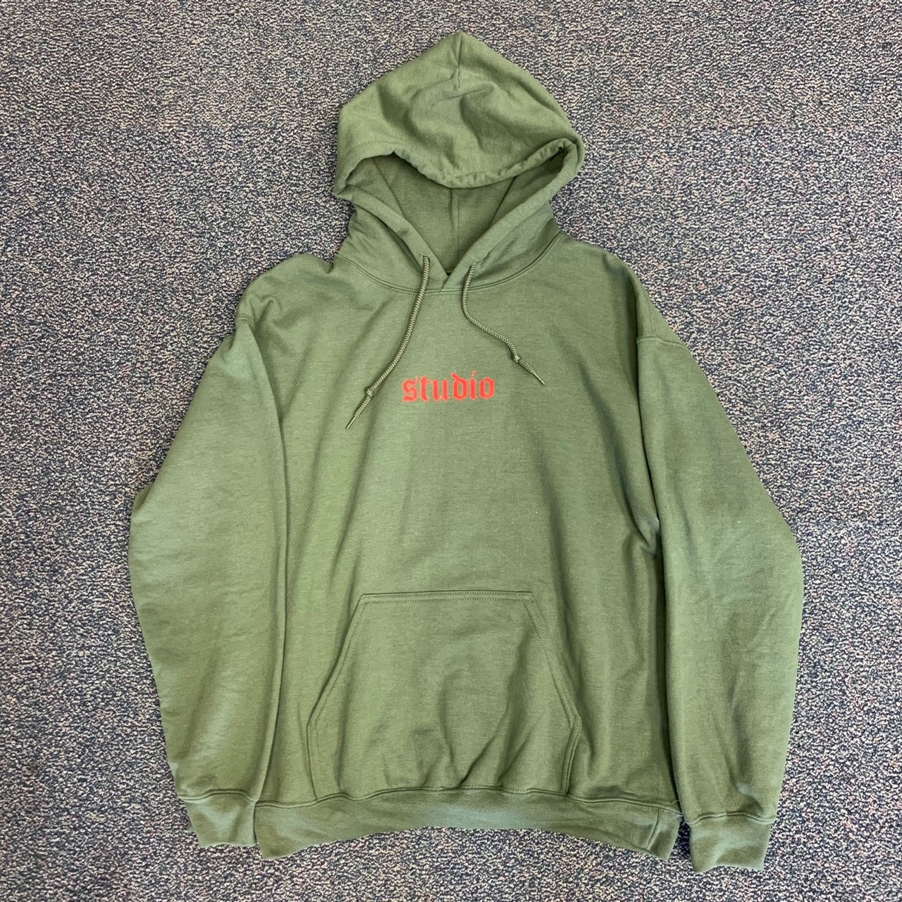 studio logo pullover hoodie military green