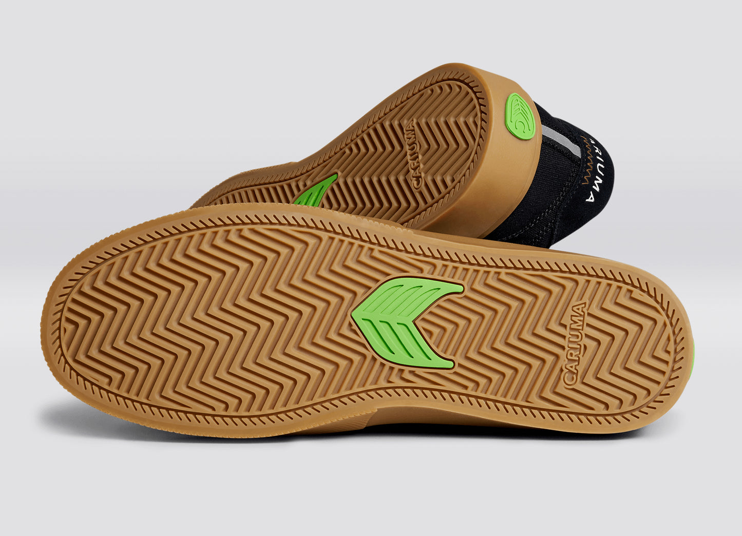 cariuma naioca pro shoe gum black ivory