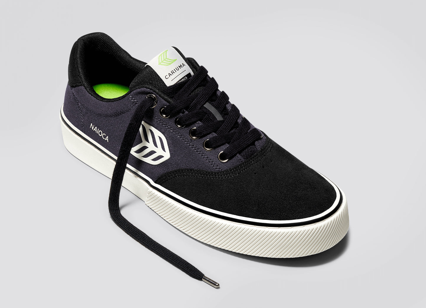 cariuma naioca pro shoe jet black dark grey