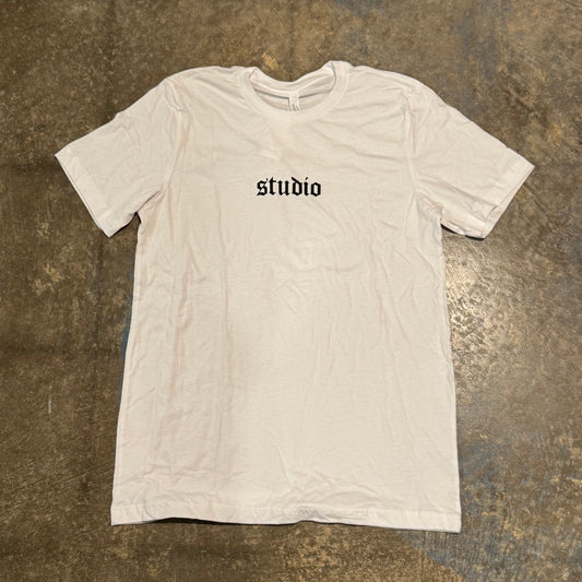 studio tee white black