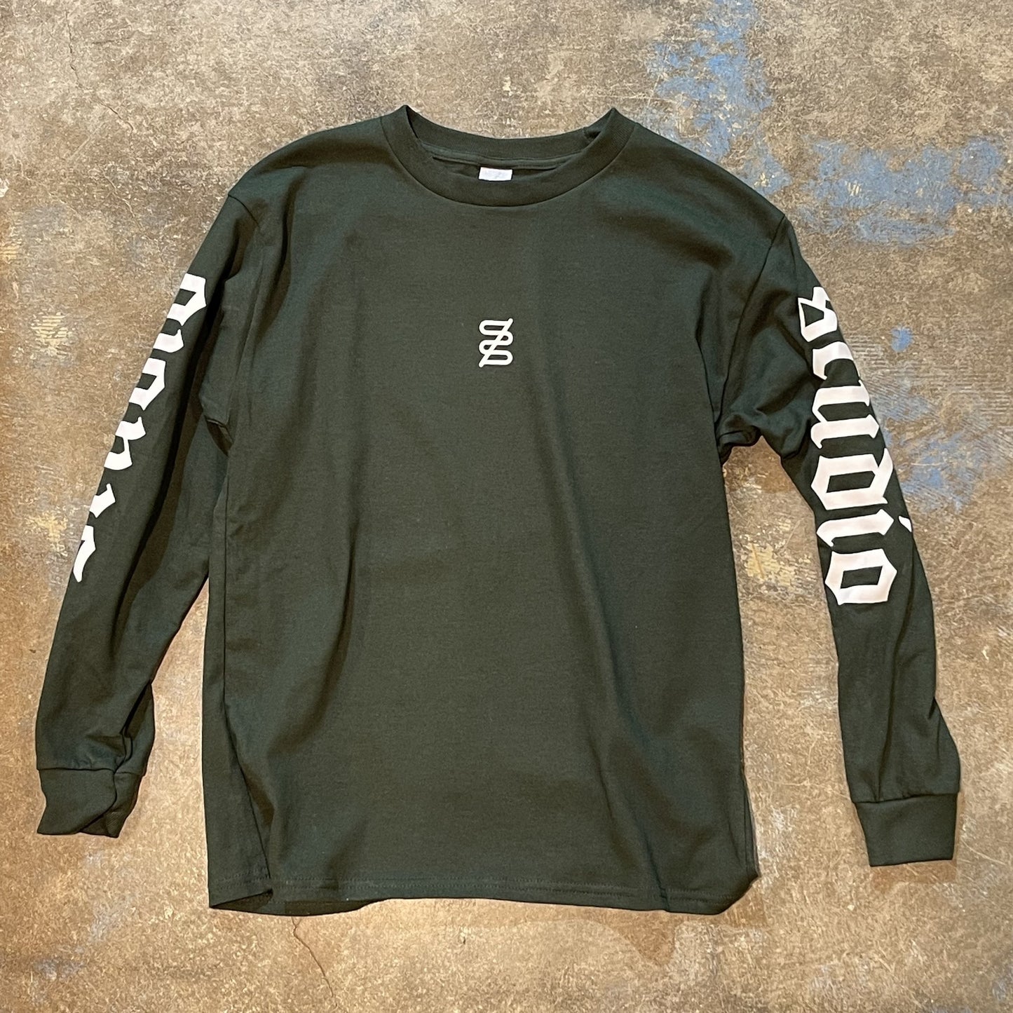 youth studio logo longsleeve tee forest green large